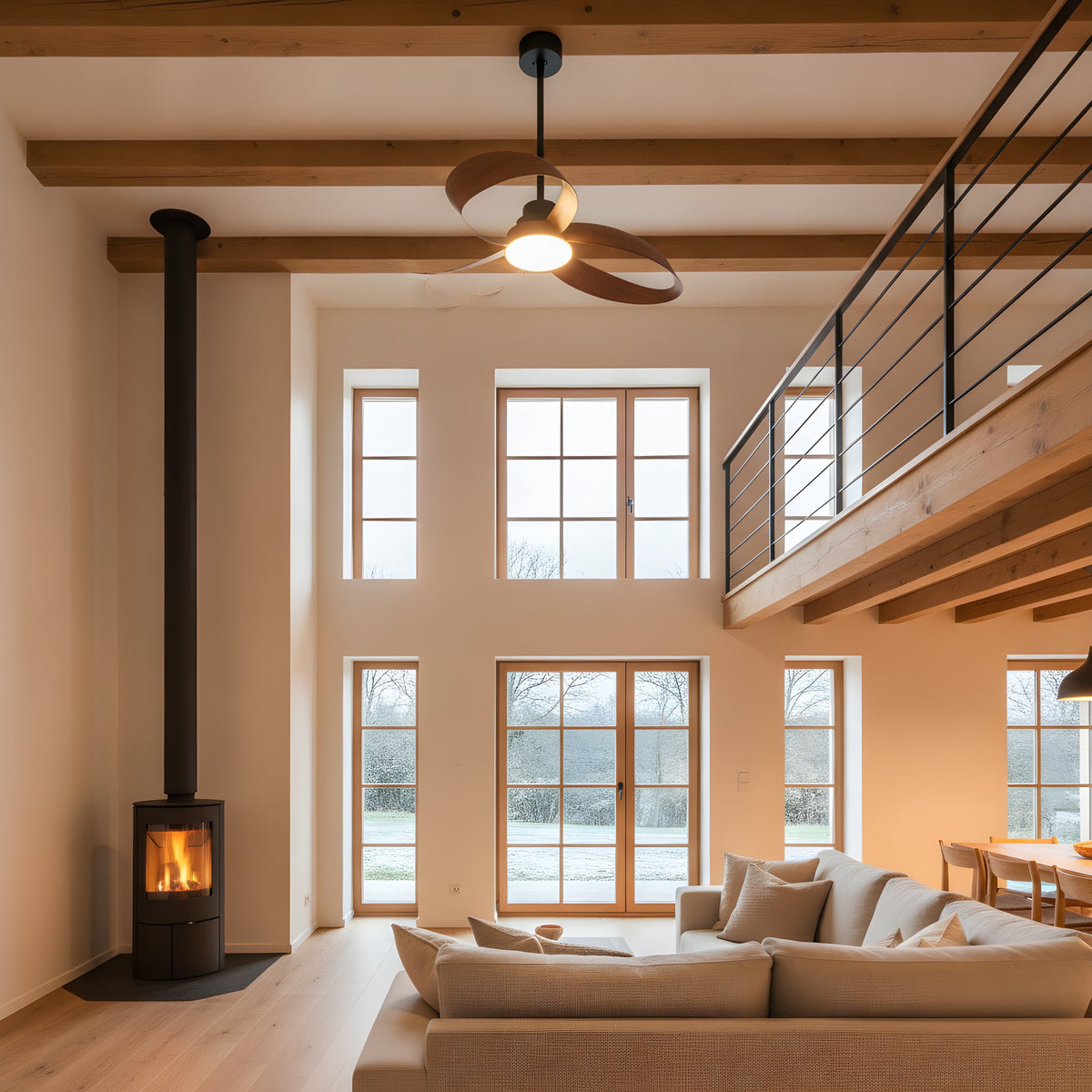 Ventilateur Doucevent sous un plafond haut avec mezzanine